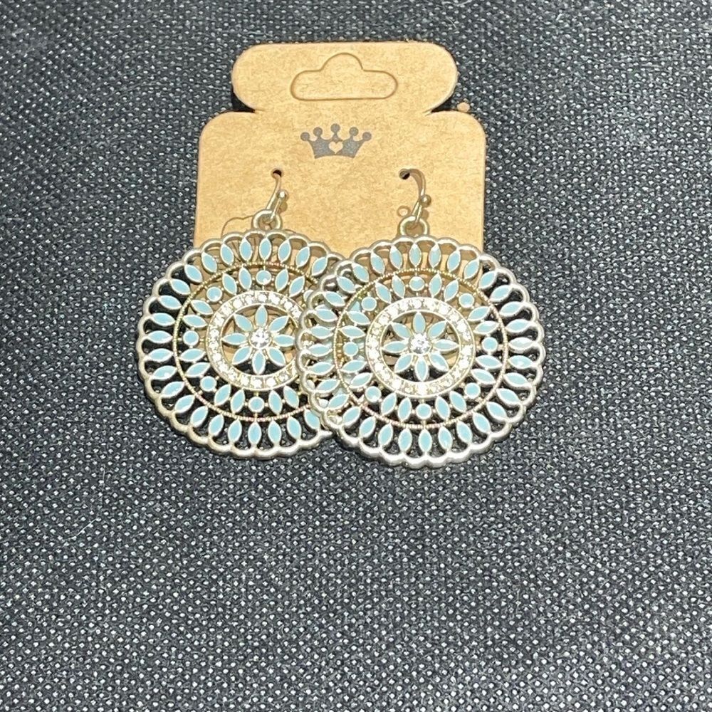 Round earring 1.5 inches